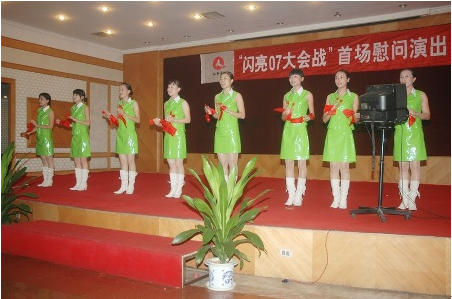 仁和集團(tuán)“戰(zhàn)地文工團(tuán)”石家莊首場慰問演出獲得圓滿成功