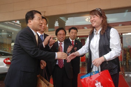 韓國堤川代表團(tuán)考察仁和集團(tuán)