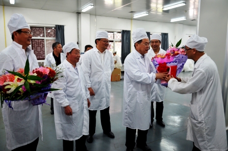 樟樹市領(lǐng)導五一前夕到仁和集團走訪慰問