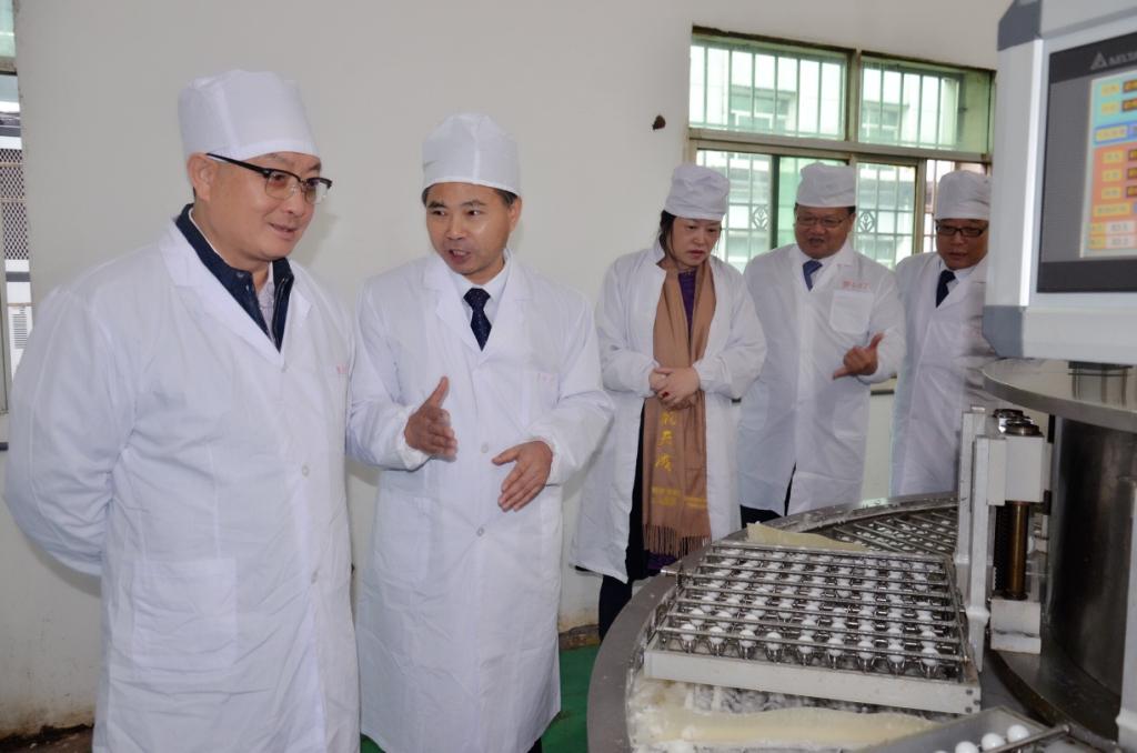 楊總肖總蒞臨樟樹(shù)制藥生產(chǎn)一線視察工作