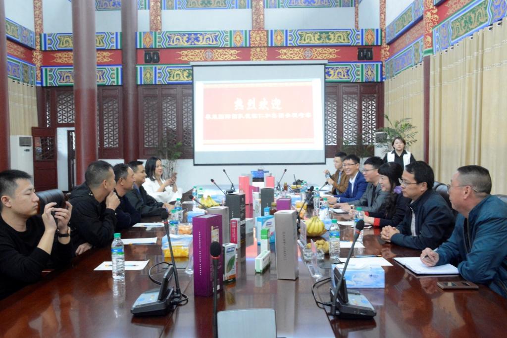 肖正連副董事長(zhǎng)會(huì)見(jiàn)摩能國(guó)際集團(tuán)董事長(zhǎng)蔣德才