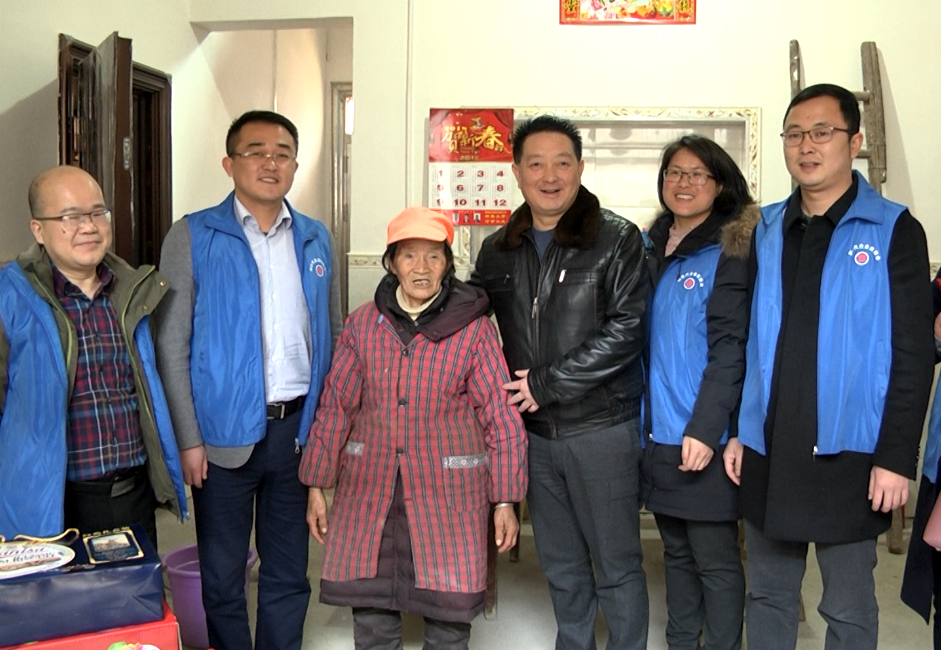 楊文龍董事長(zhǎng)赴定點(diǎn)幫扶村走訪慰問(wèn)困難群眾
