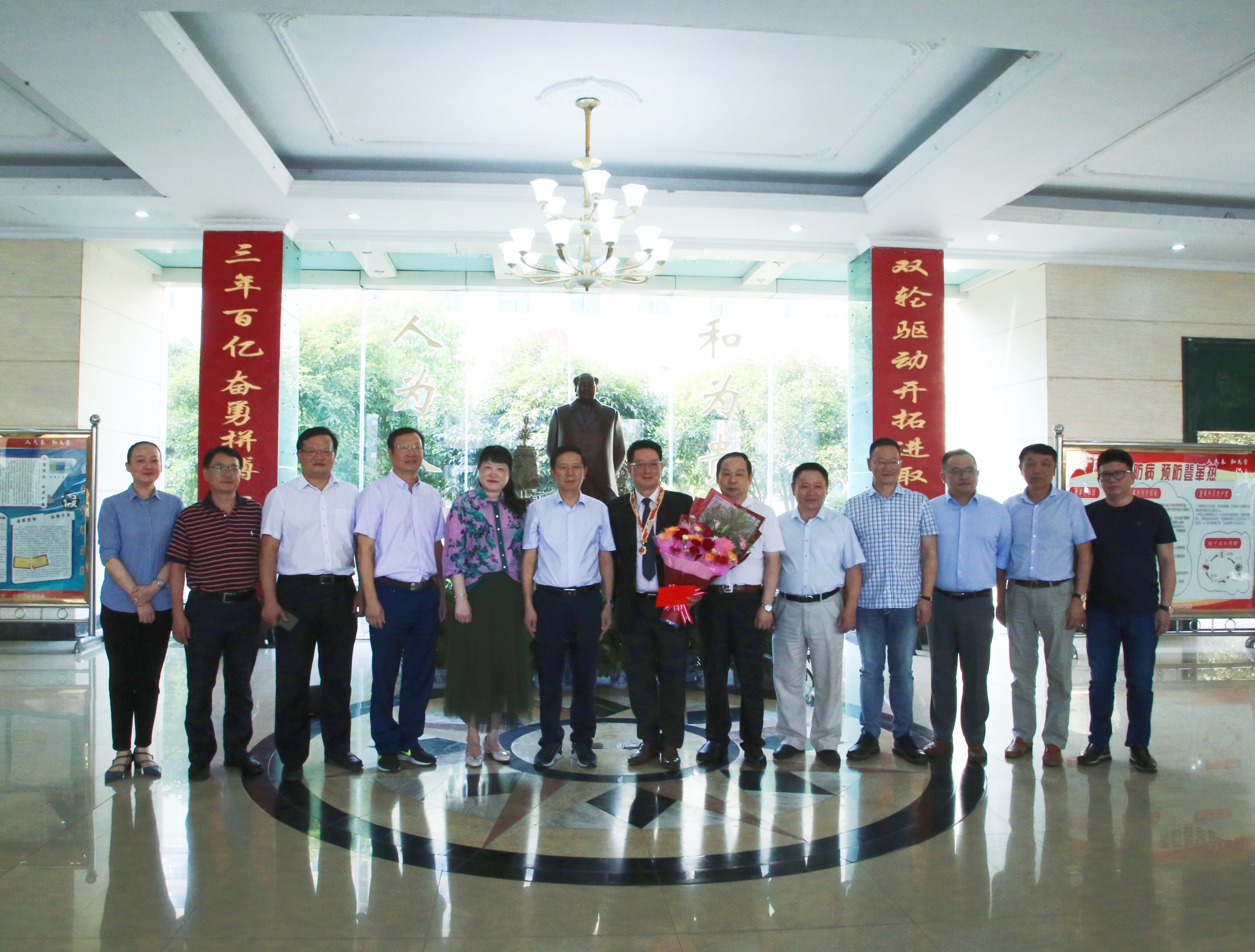 楊文龍董事長獲頒“慶祝中華人民共和國成立70周年”紀念章