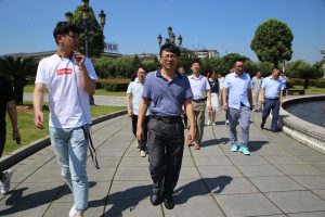 清華大學(xué)專家到仁和集團考察調(diào)研