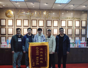 危急關(guān)頭顯身手 路見不平勇相助 ——集團(tuán)員工岳明見義勇為勇斗歹徒