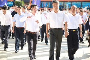 任珠峰副省長率江西省工業(yè)強(qiáng)省推進(jìn)大會考察團(tuán) 蒞臨仁和集團(tuán)參觀考察