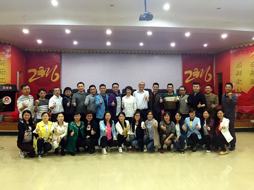 1461210572165068537.jpg 干校第13期合影_副本.jpg