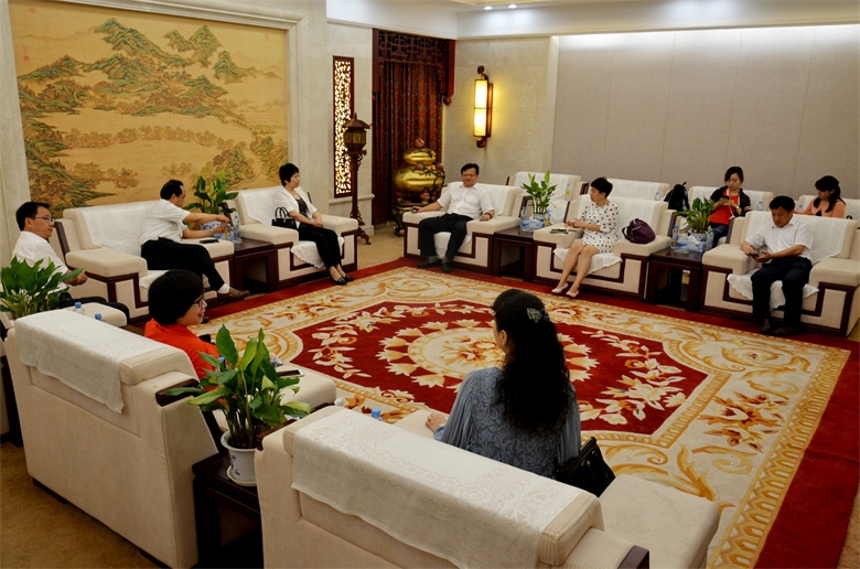 1497248145125020870.jpg 《中國醫藥報》副總編楊玲玲到仁和集團進行走基層調研 (1).jpg