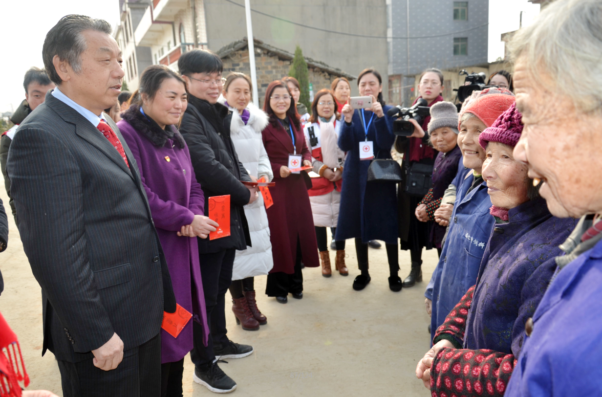 （送審）仁和集團(tuán)走訪(fǎng)慰問(wèn)杏塘村委困難群眾 (1).png